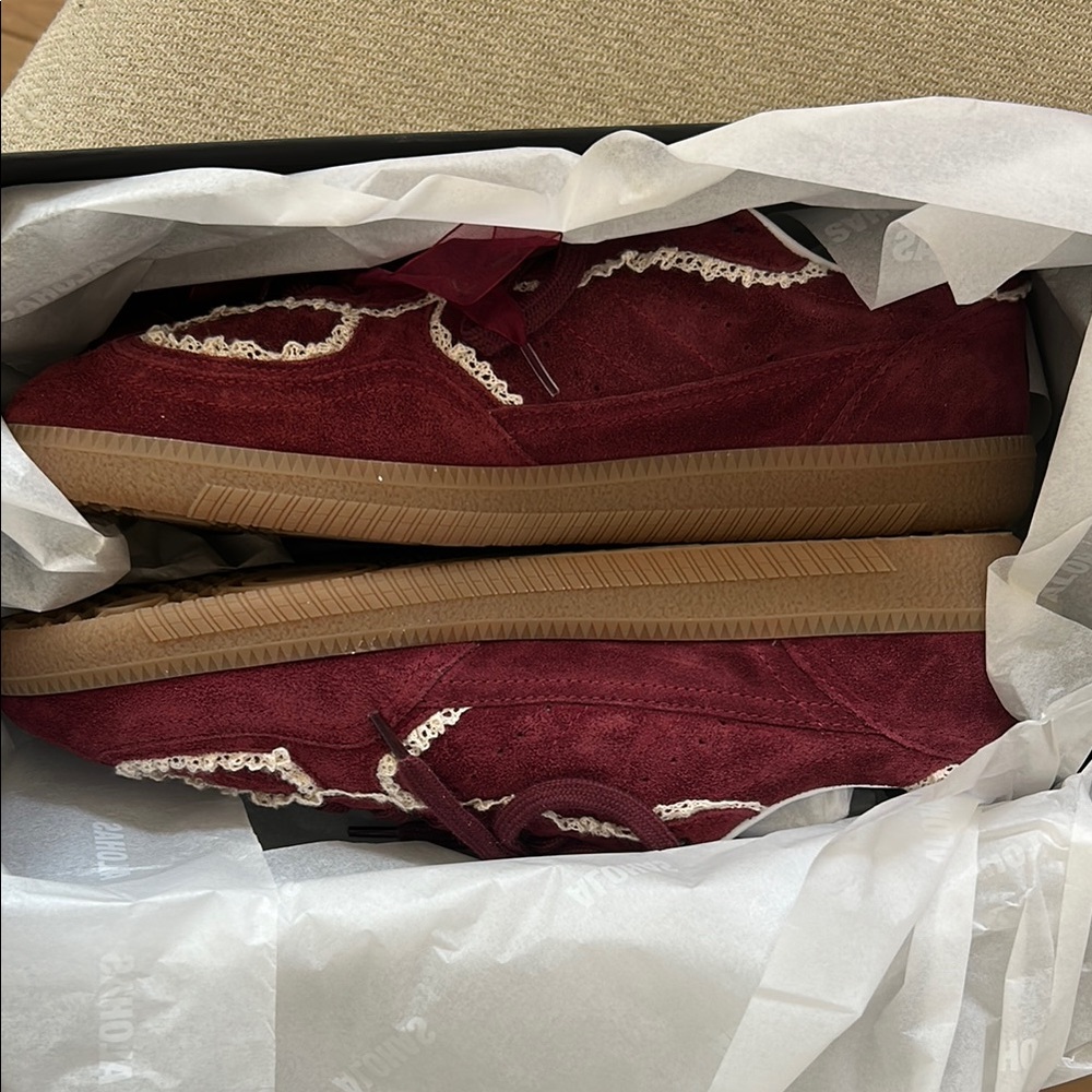Alohas Women's Burgundy Lace-Trim Sneakers